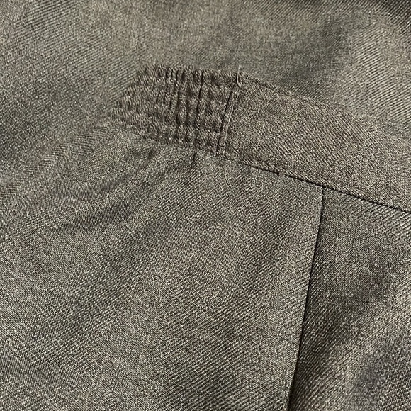 Womens size 14 gray skirt with button and zipper closure and elastic on sides - Picture 5 of 7